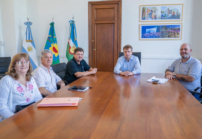 <br />
<b>Notice</b>:  Undefined offset: 0 in <b>/home/uv026317/public_html/in_ultimas-lateral.php</b> on line <b>23</b><br />
<br />
<b>Notice</b>:  Trying to access array offset on value of type null in <b>/home/uv026317/public_html/in_ultimas-lateral.php</b> on line <b>23</b><br />
